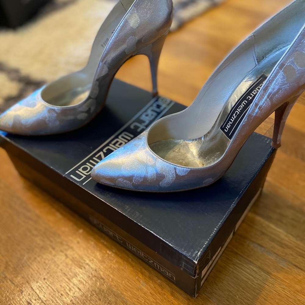 Stuart Weitzman - Picture 2 of 4